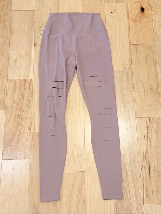 ALO Yoga Pants - LIKE NEW Alo Yoga Women’s Ripped Warrior Leggings